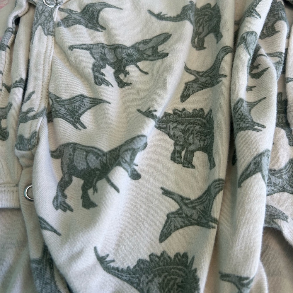 Kate Quinn organic cotton dinosaur wrap onesie size 12-18 months - Picture 3 of 4
